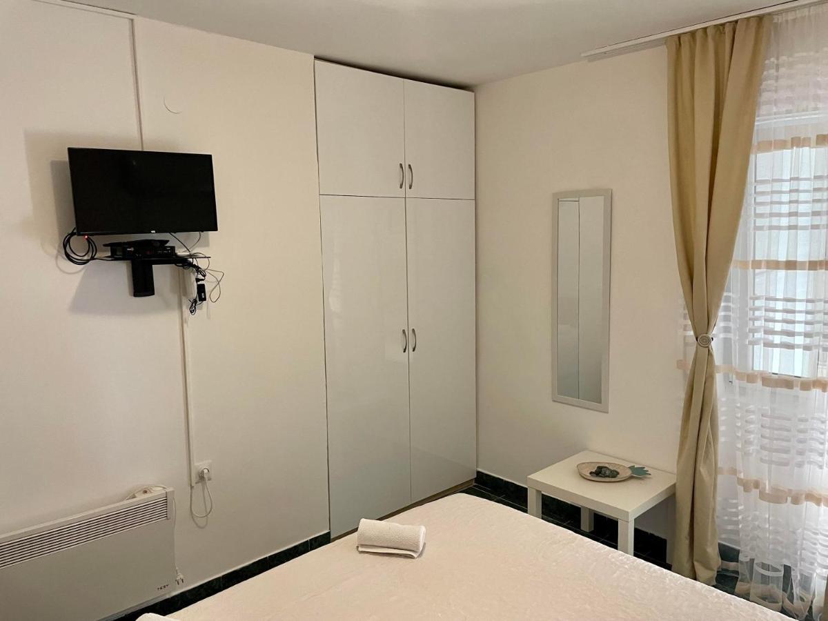 4 Becic Apartment *